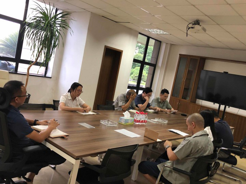 行政人员学习照片.jpg